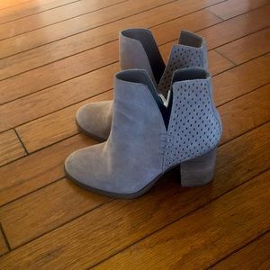 Tan/cream Steve Madden booties - size 6